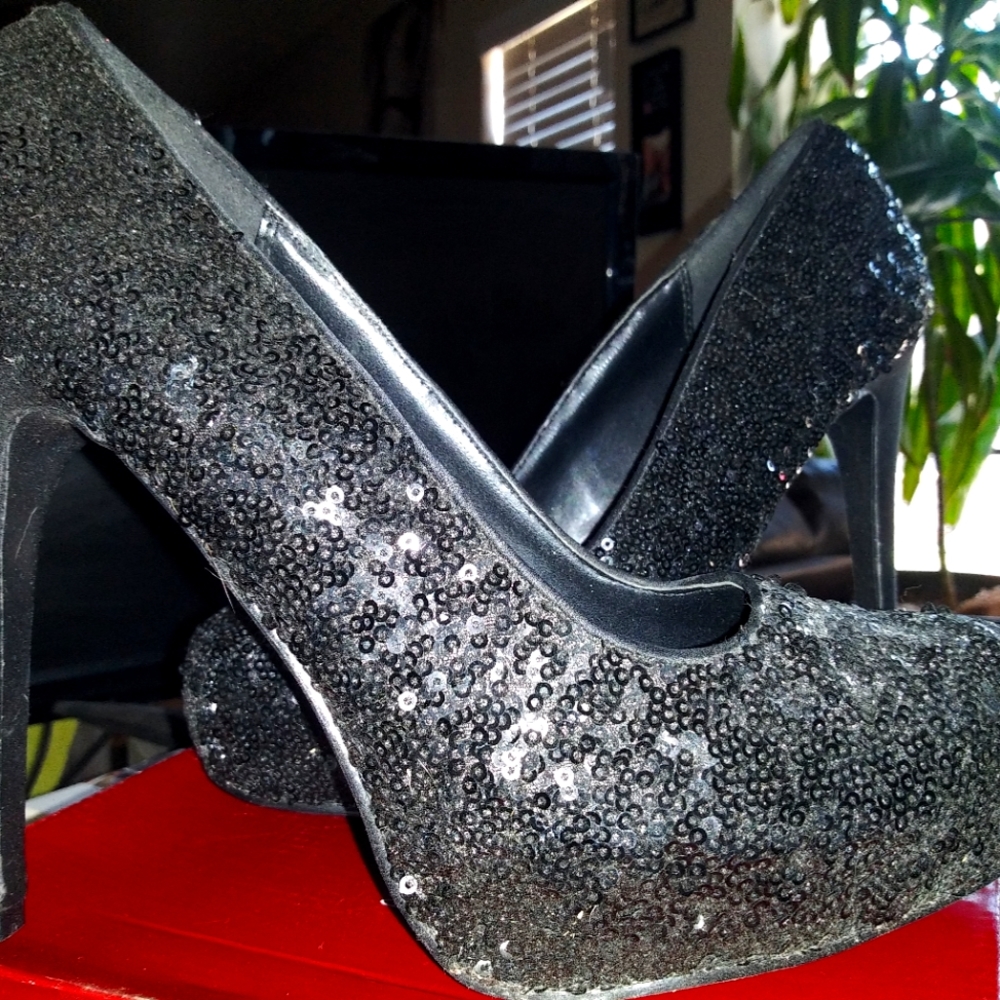 Shiekh Sequin Platform Closed Toe 5" Stiletto Heels Black